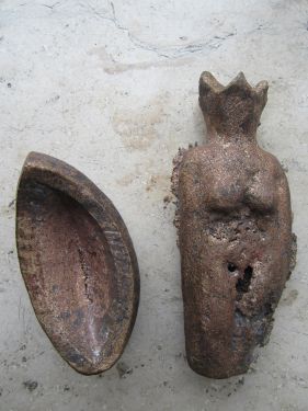 Kleine Schöpfungsgöttin mit Schiffchen - Bronze 